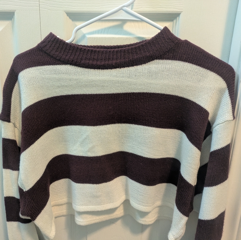 Cable knit cropped sweater